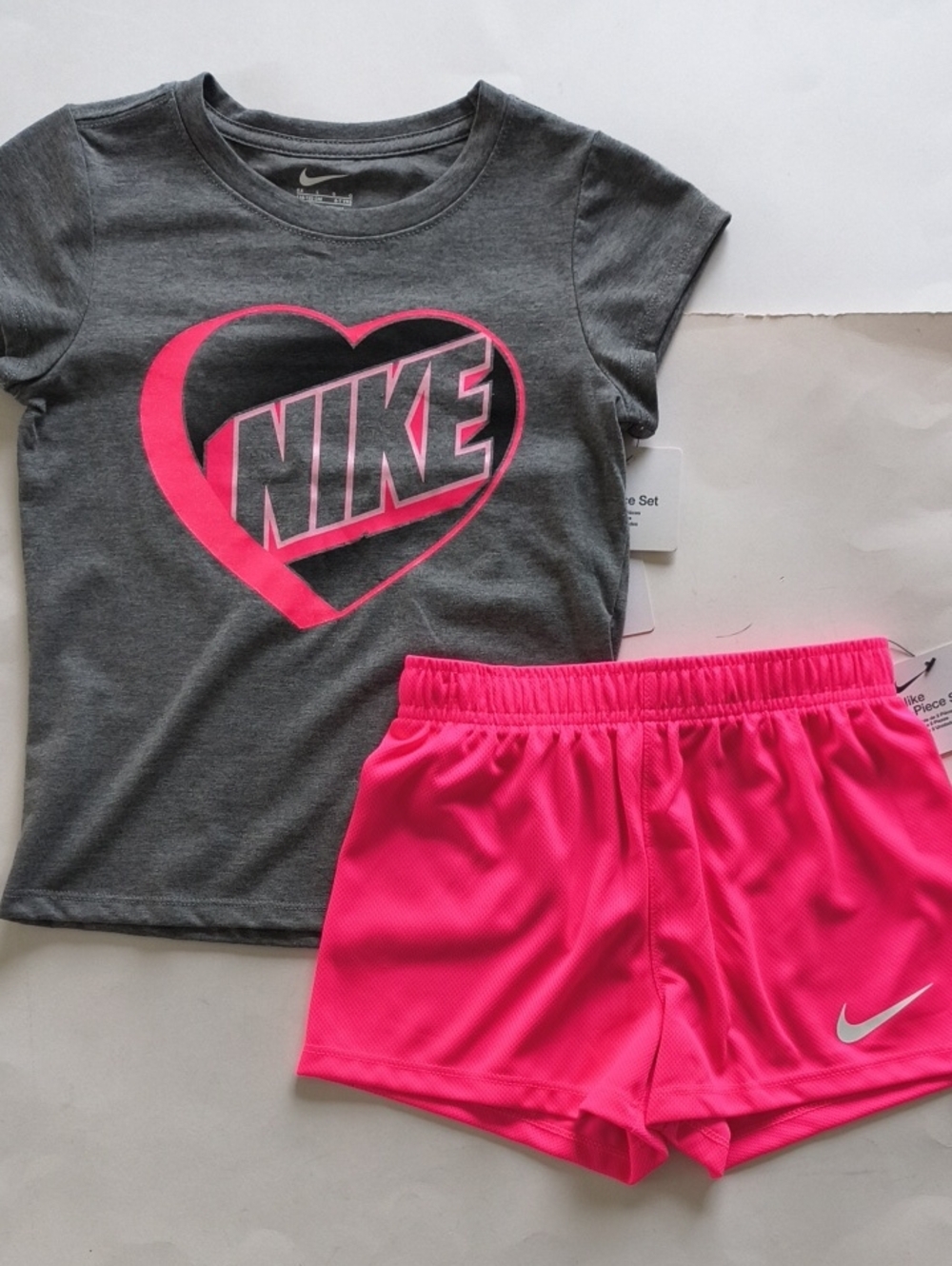 Nike girls 2 piece shorts set athletic shirt size 3T 6 pink Gray